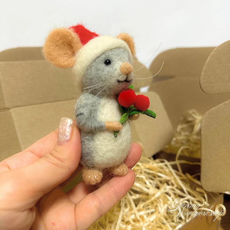🎁🐭 Deluxe Handmade Felt Mouse | Cozy Decor & Heartwarming Gift ✨